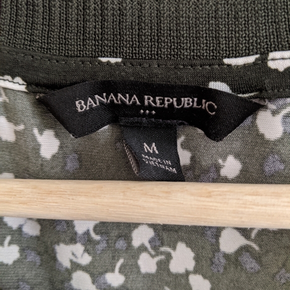 Banana Republic Shell Tank - Picture 2 of 3